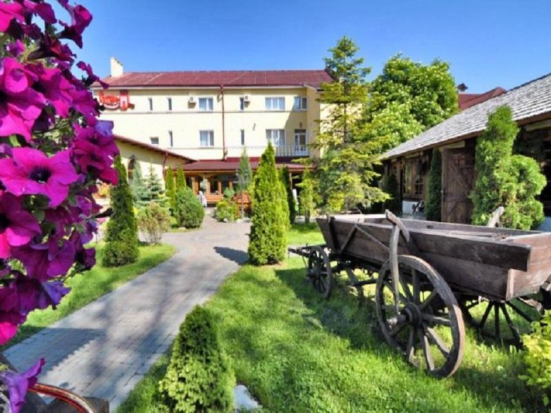 Stanislavskiy Dvir Hotel Ivano-Frankivsk Exterior foto